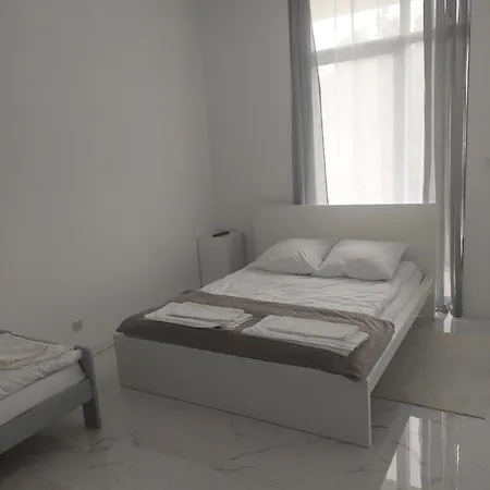 Nogalin Aparthotel Józefów