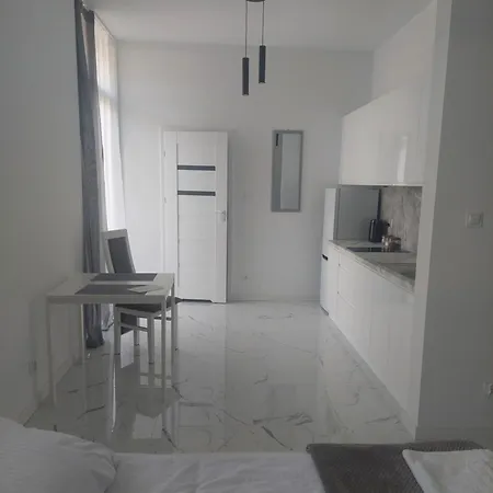 Nogalin Aparthotel Józefów